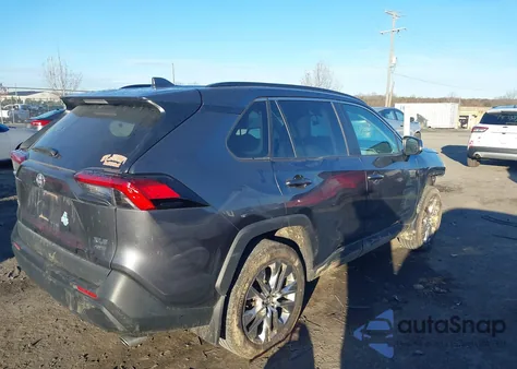 2021 Toyota Rav4 Xle Premium z USA, uszkodzony, nr VIN 2T3A1RFV5MC147507